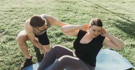 Ćwiczenia na zmniejszenie biustu – jakie są skuteczne?