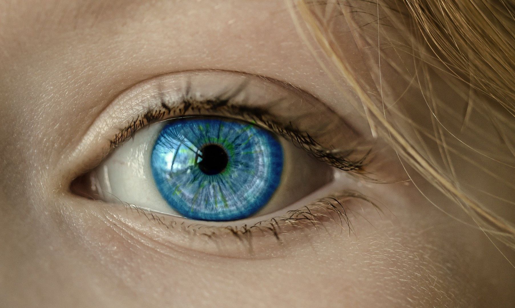 Masz niebieskie oczy? Naukowcy odkryli, o czym to świadczy. Zaskakujące