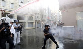 Protesty w Turcji. Park Gezi zamknięty, policja rozpędziła tłum