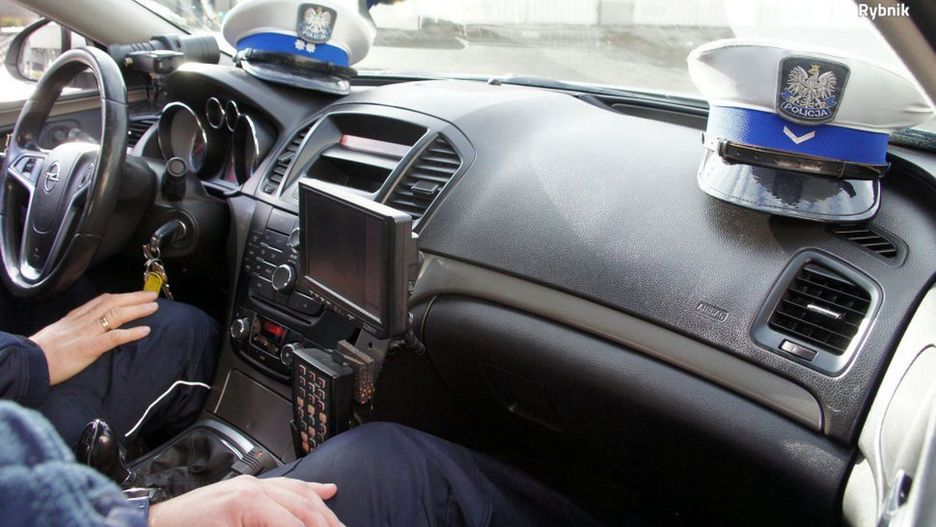 Rybnik. Kierowca "za przymknięcie oka" zaproponował policjantom 3 tyś. złotych.