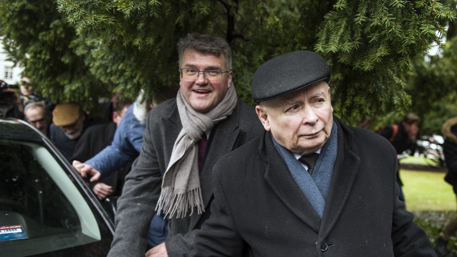 WARSAW, MASOVIAN VOIVODESHIP, POLAND - 2024/02/07: Former deputy Minister of Interior and Administration, Maciej Wasik (L)i and Jaroslaw Kaczynski (R), the leader of Law and Justice party attempt to enter the Parliament. Former interior minister, Mariusz Kaminski and his deputy Maciej Wasik were jailed last month after being sentenced for abuse of power for actions taken in 2007, when they served in an earlier Law and Justice-led government and previously led the Central Anti-Corruption Bureau (CBA). They claimed to be "political prisoners" and they also lost their parliamentary mandates.They tried to push their way into parliament, supported by a group of senior Law and Justice (PiS) politicians. President Duda had pardoned both politicians after they were first sentenced in 2015 but Poland's Supreme Court deemed his move invalid, saying a pardon could not be granted before a final ruling in the case was issued. The two politicians were sentenced to two years in prison in December. President Duda pardoned them again in January. (Photo by Attila Husejnow/SOPA Images/LightRocket via Getty Images)