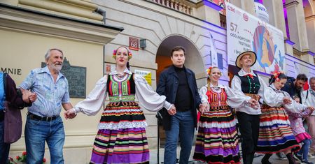 Rząd rozdaje pieniądze. Do wzięcia jest nawet 10 tysięcy złotych