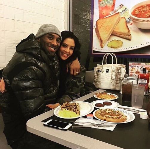 W Atlancie Kobe Bryant po raz pierwszy zabrał żonę do popularnej sieci "Waffles House"