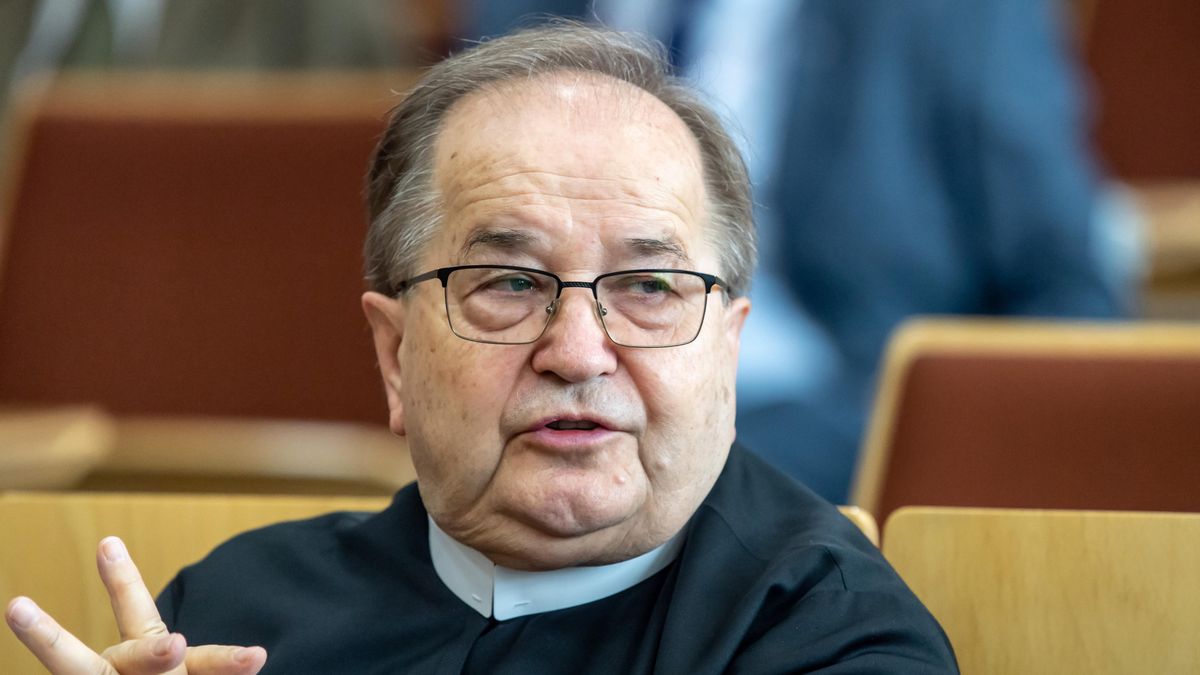 Tadeusz Rydzyk  w tym roku nie może  świętować 29. urodzin Radia Maryja tak hucznie jak to bywało wcześniej.