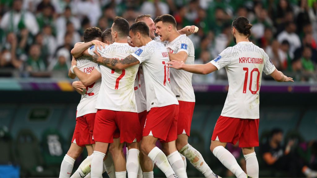 reprezentacja Polski po golu w meczu z Arabią