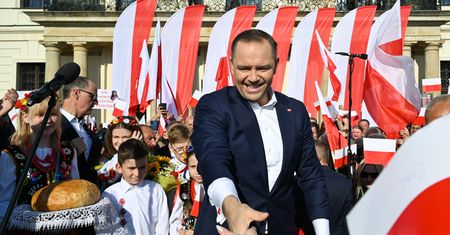 Nawrocki przejmuje wyborców Mentzena i Brauna. Jest nowy sondaż