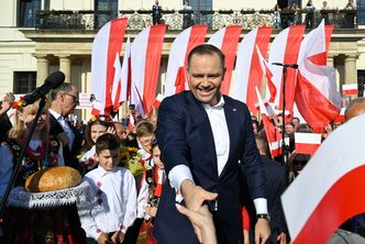 Nawrocki przejmuje wyborców Mentzena i Brauna. Jest nowy sondaż