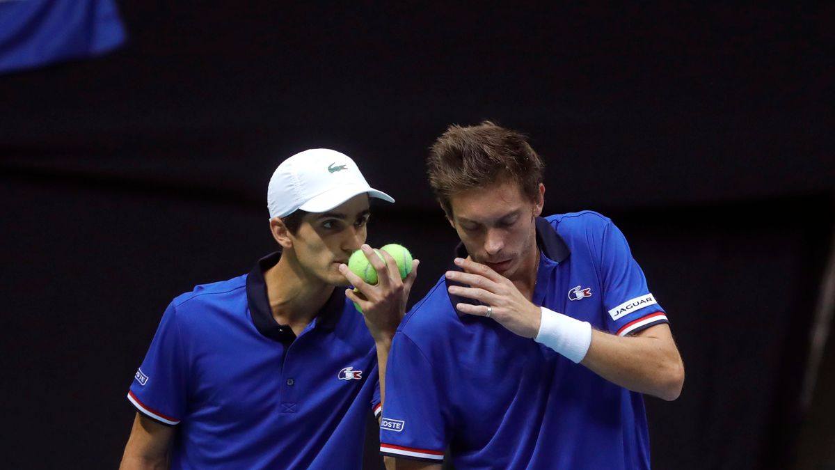 Pierre-Hugues Herbert (z lewej) i Nicolas Mahut