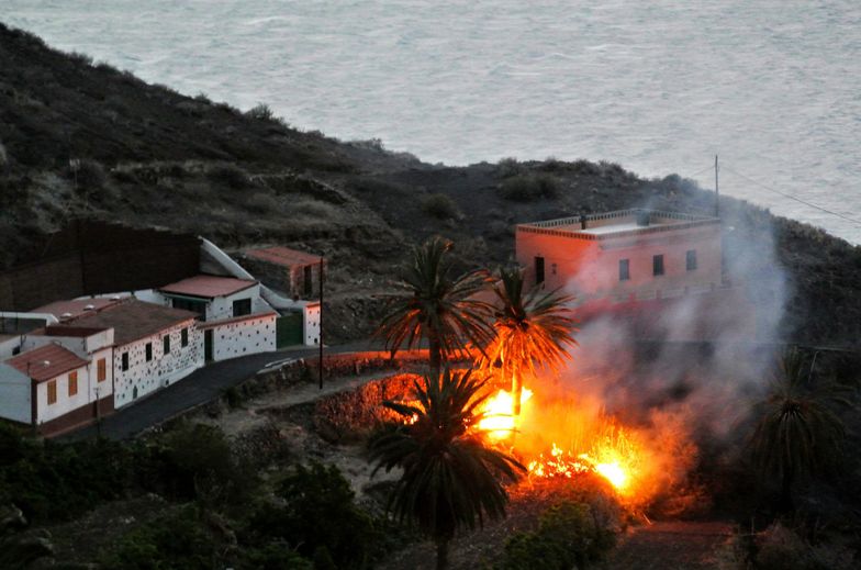 Wyspy Kanaryjskie płoną. 800 strażaków w akcji
