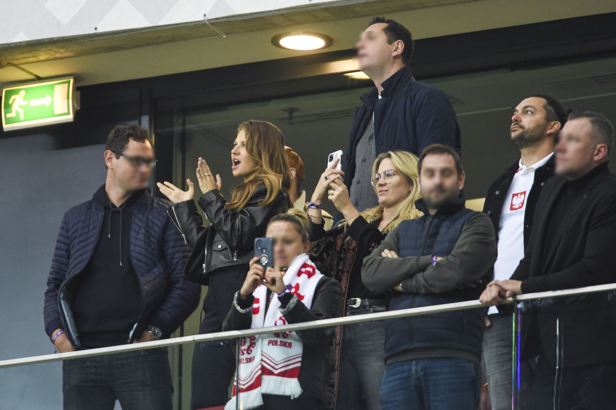 Anna Lewandowska i Zofia Ślotała kibicują na meczu z San Marino