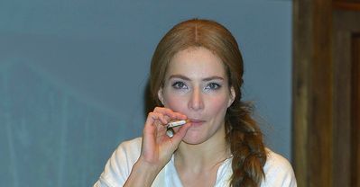 Anna Dereszowska: Blondynka z papierosem