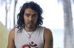 Russell Brand gra z Carlem Barâtem