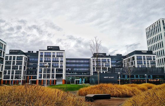 Credit Agricole zaprzestanie finansowania inwestycji węglowych, dołącza do „Plastic Odyssey"