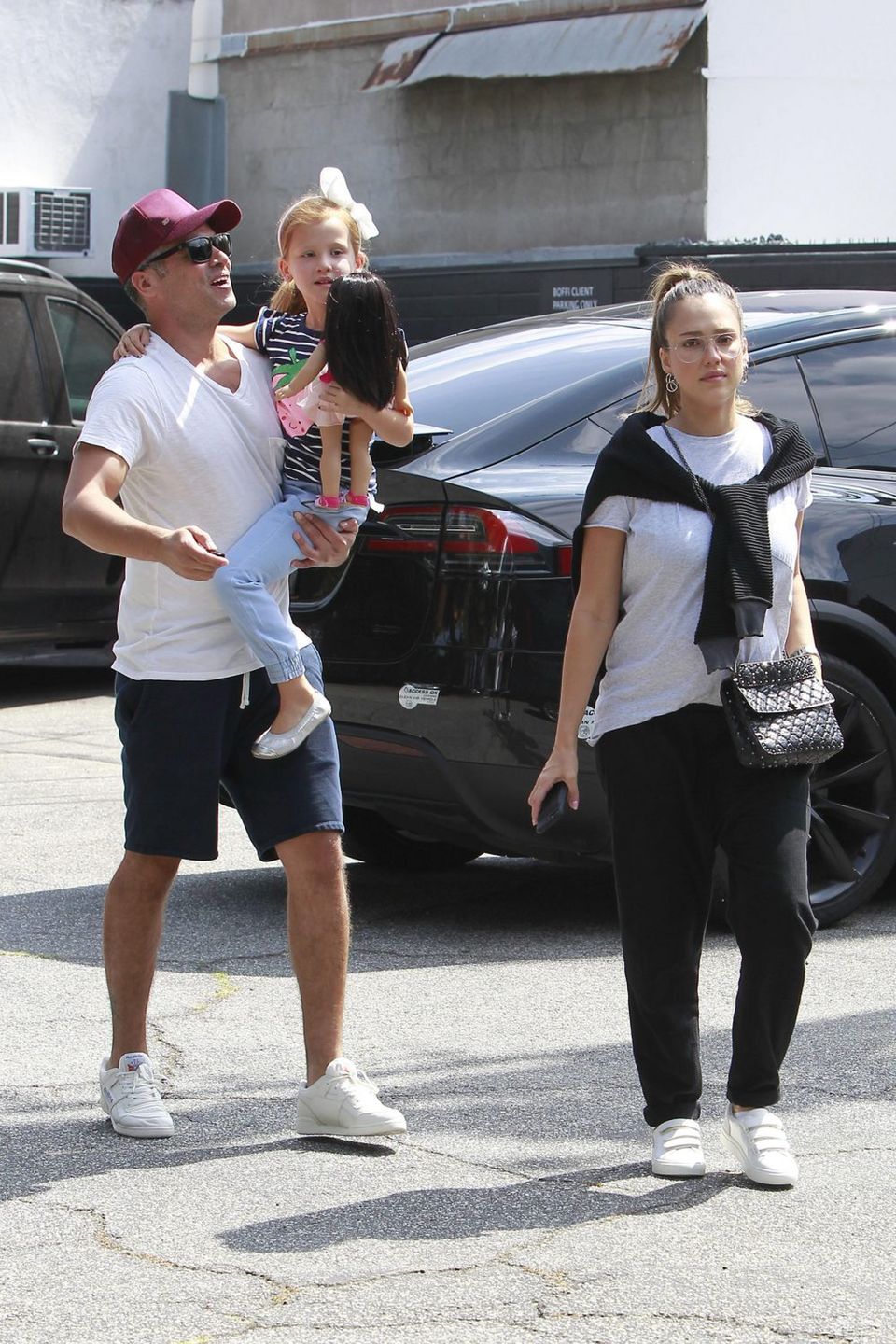Rodzina w komplecie - Jessica Alba i Cash Warren na zakupach