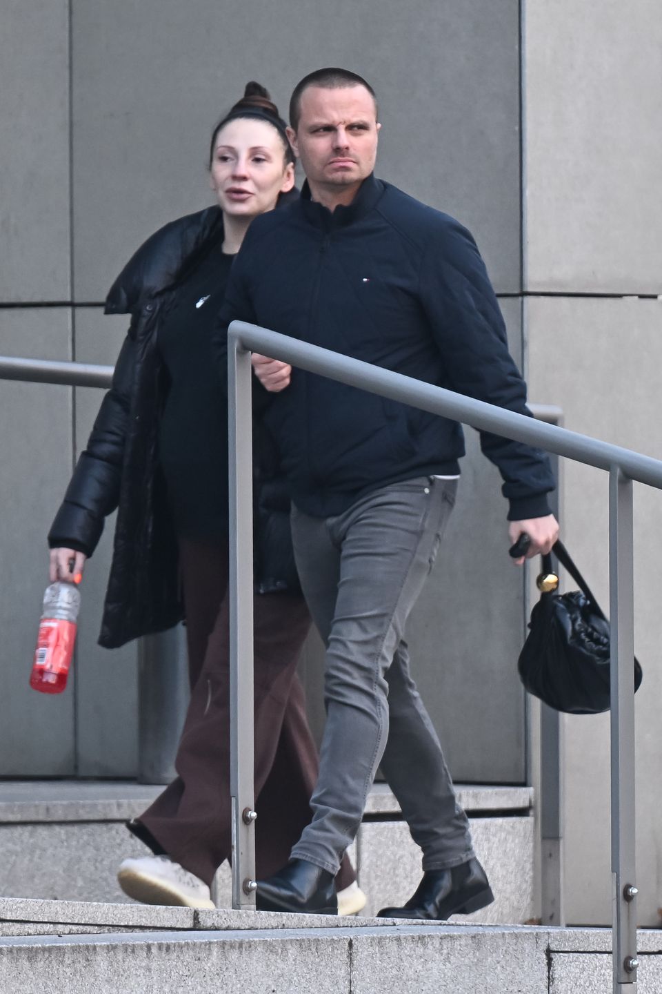 Marcin Hakiel maszeruje z Dominiką do szpitala na kardiotokograf