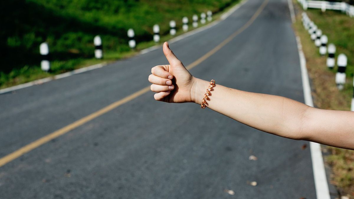 Autostopowicz ukradł kierowcy portfel, w którym znajdowało się 1500 złotych oraz dokumenty/ zdjęcie ilustracyjne