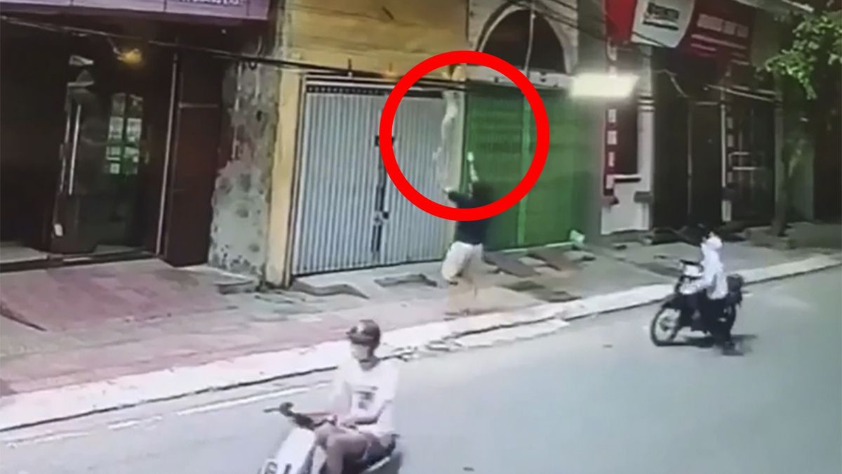 4-latka zawisła na balkonie. Uratował ją przejeżdżający motocyklista