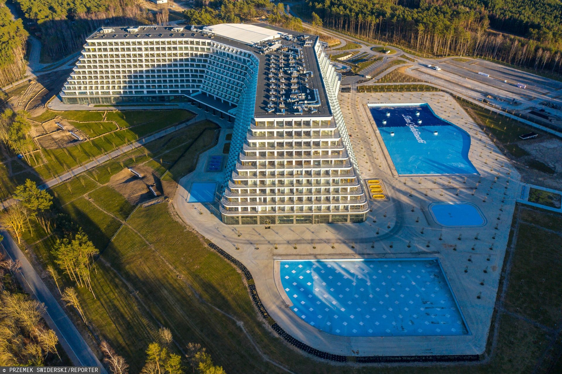 Kolejny kraj pisze o Gołębiewskim. "Największy hotel nad Bałtykiem"
