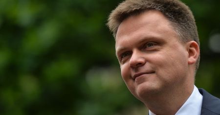 Hołownia zadrwił z Budki. "Cóż ja biedniuteńki mam zrobić?"