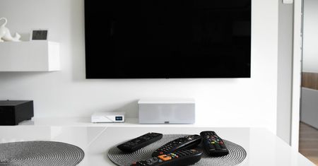 Państwo rozdaje pieniądze! Jak dostać kasę na telewizor lub dekoder?