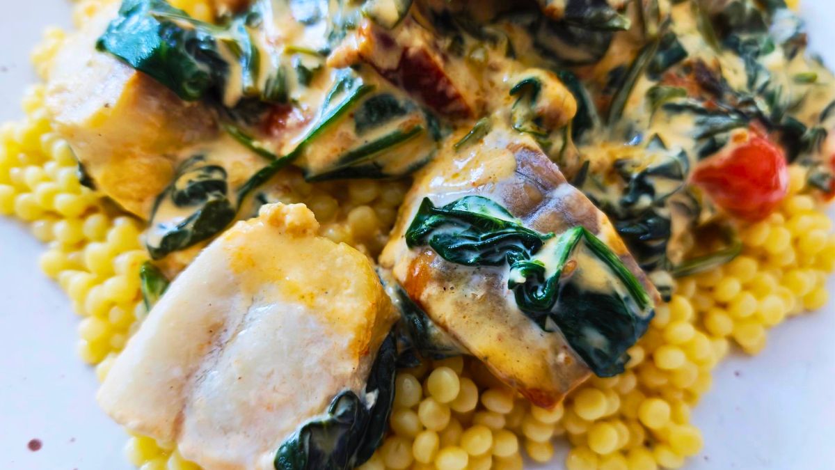 Dorsz duszony w sosie