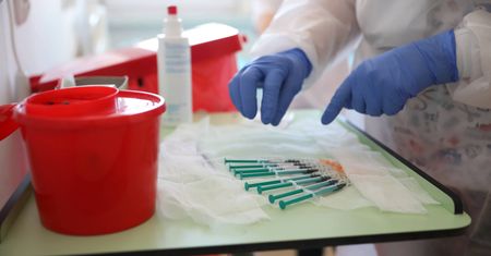 Szczepionka na COVID. Osoby po zakażeniu mogą zostać zaszczepione później