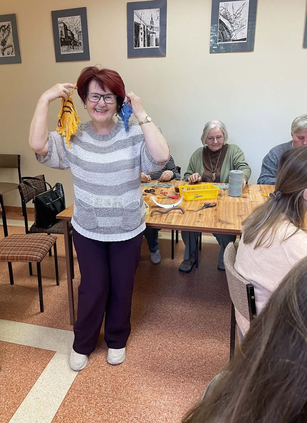 W ostrowieckiej bibliotece uczyli się tworzyć makramy