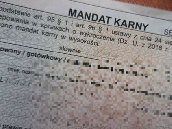Bez prawa jazdy kierował lawetą. Policjanci nałożyli na niego 22 mandaty, ukarali też pracodawcę