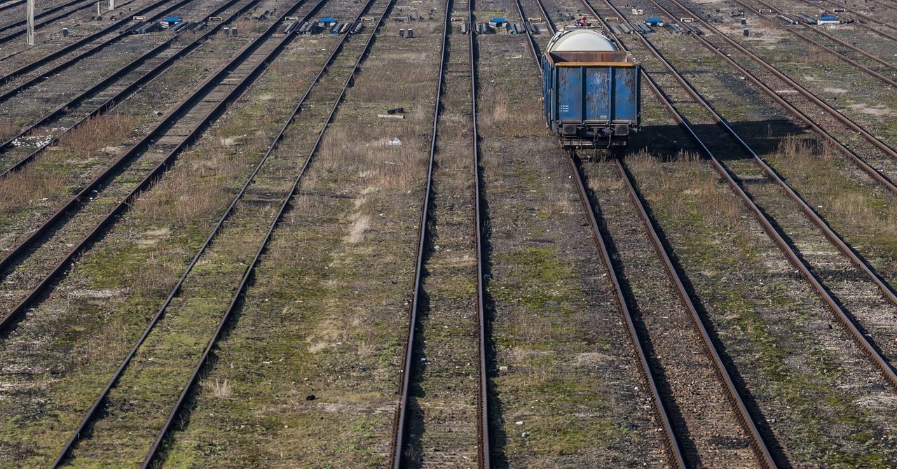 Odbicie po 3665 zwolnieniach w PKP Cargo. Twarde liczby nie kłamią