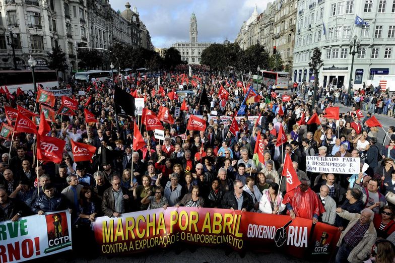 Wielotysięczne demonstracje w Lizbonie i Porto