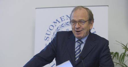 Szef fińskiego banku centralnego przekaże pensję na pomoc dla uchodźców
