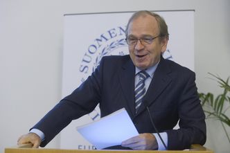 Szef fińskiego banku centralnego przekaże pensję na pomoc dla uchodźców