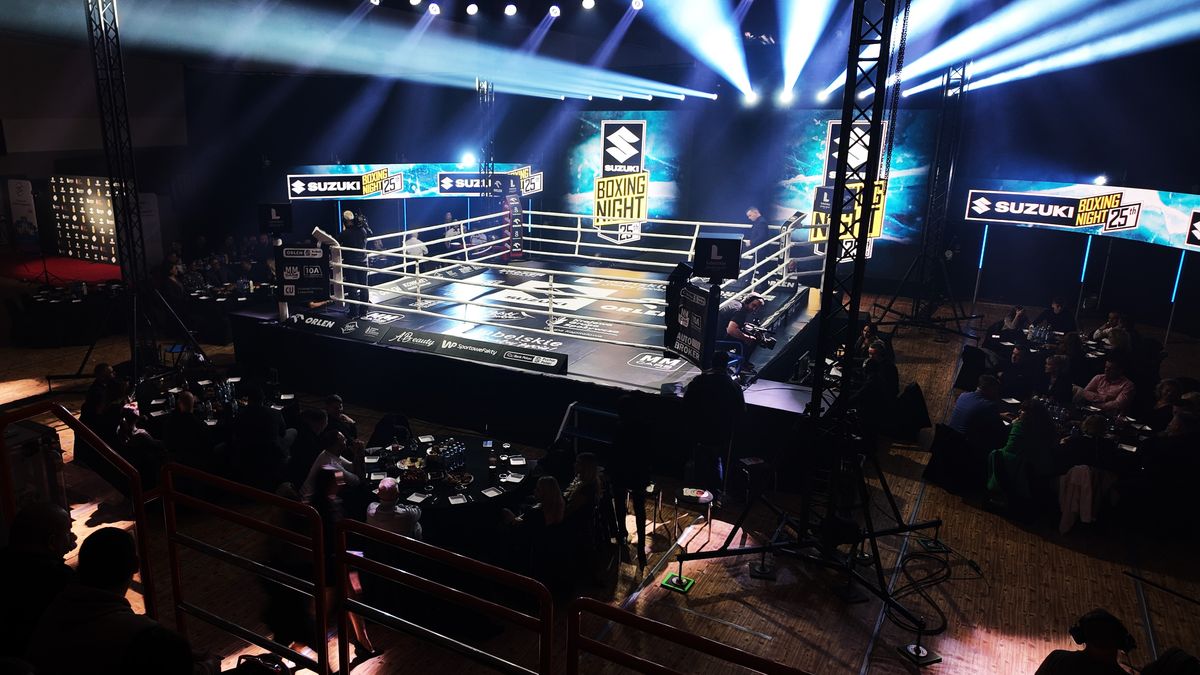 Na zdjęciu ring Suzuki Boxing Night