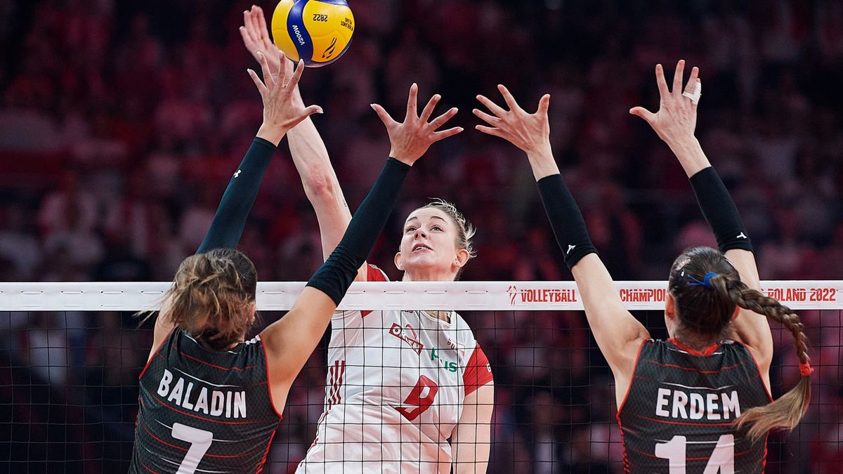 PAP / Adam Warżawa / Na zdjęciu: atakuje Magdalena Stysiak