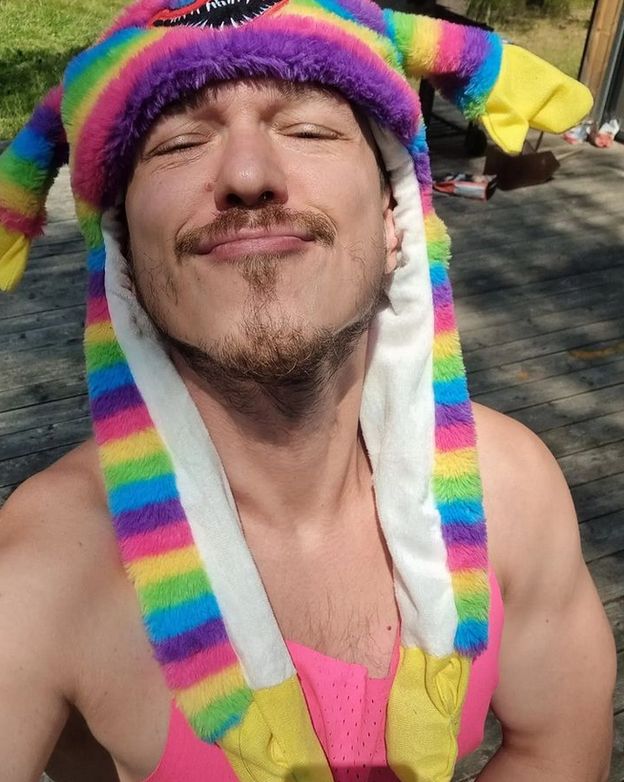 Poważne oskarżenia pod adresem Krzysztofa Gonciarza. W tle narkotyki i kontakty z młodymi kobietami. "Czekał z kartką "pojemnik na spermę""