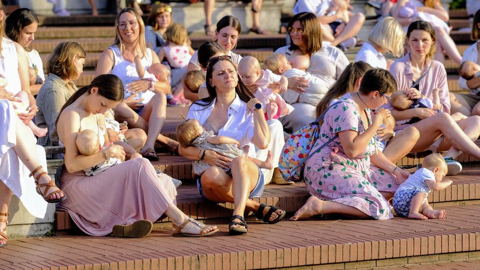 Flashmob publicznego karmienia piersią, Poznań, 2024