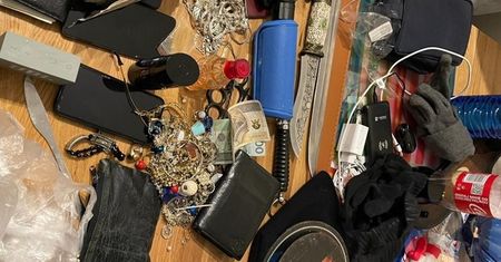 Gruzińscy złodzieje mieli schemat działania. Policja pokazała ich łupy