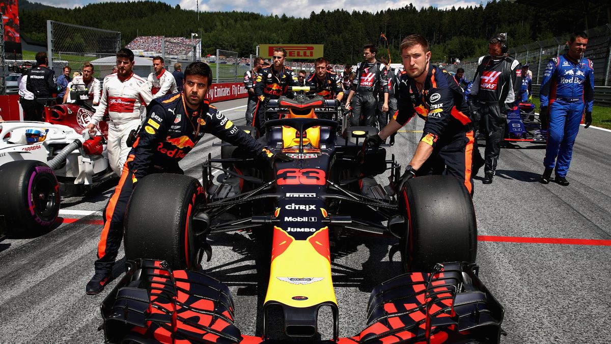 Zdjęcie okładkowe artykułu: Materiały prasowe / Red Bull / Na zdjęciu: samochód Maxa Verstappena na polach startowych