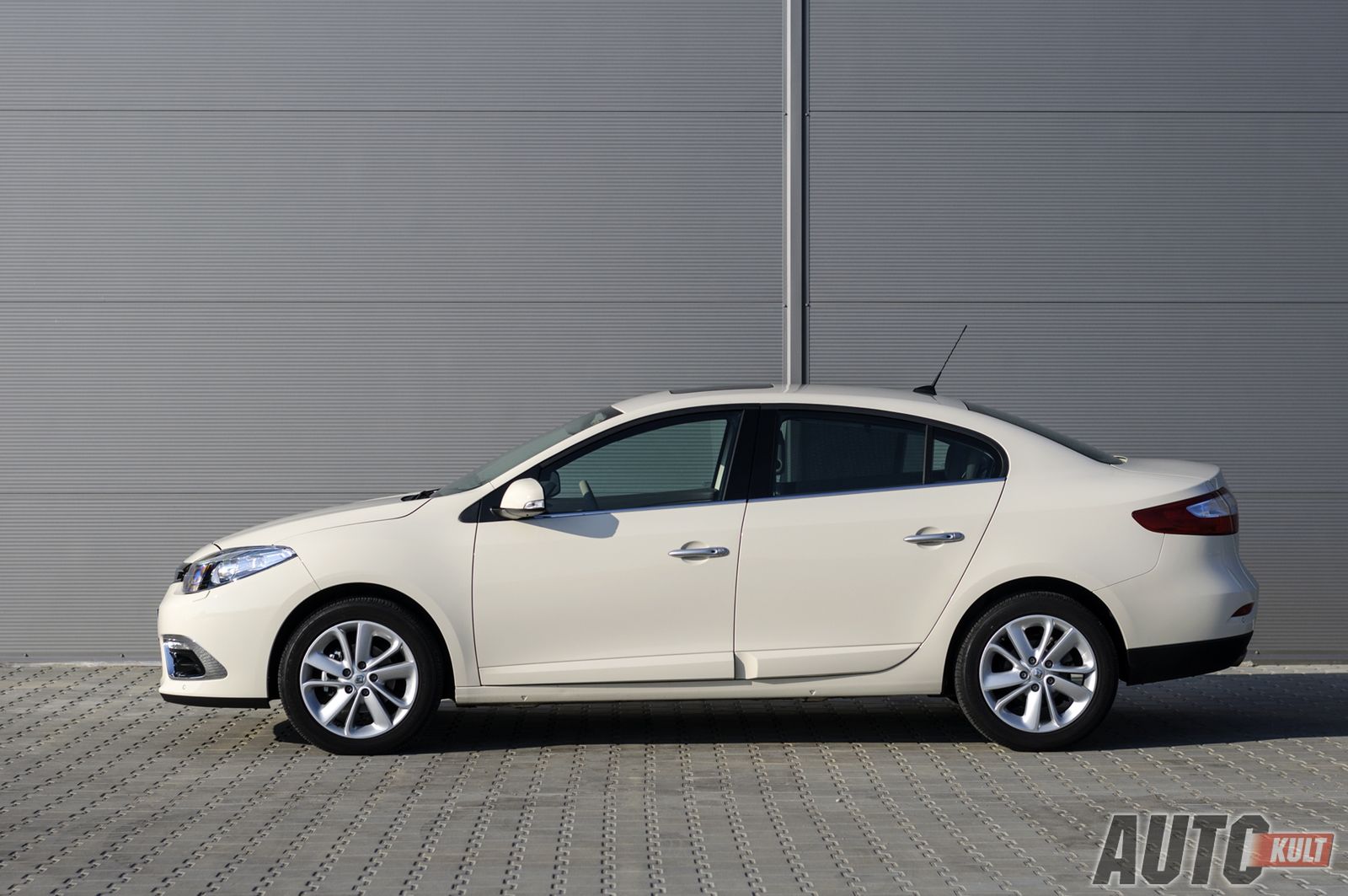 Opel Astra Sedan vs. Renault Fluence vs. Škoda Octavia vs. Toyota Corolla - galeria testowa 20