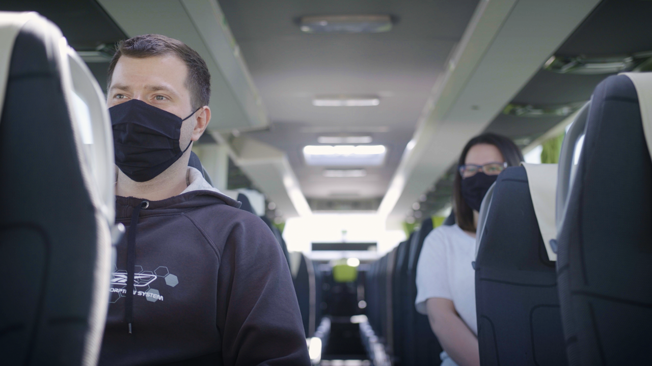 Zamknięte cmentarze. Szef Flixbusa: decyzja na ostatnią chwilę, ale byliśmy przygotowani