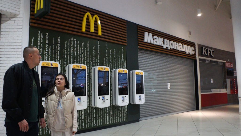 Restauracje McDonald's,  pod nowym szyldem  w połowie czerwca ponownie przyjmą klientów w Rosji