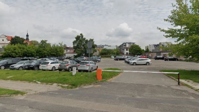 Obecny parking przy ulicy Sienkiewicza 