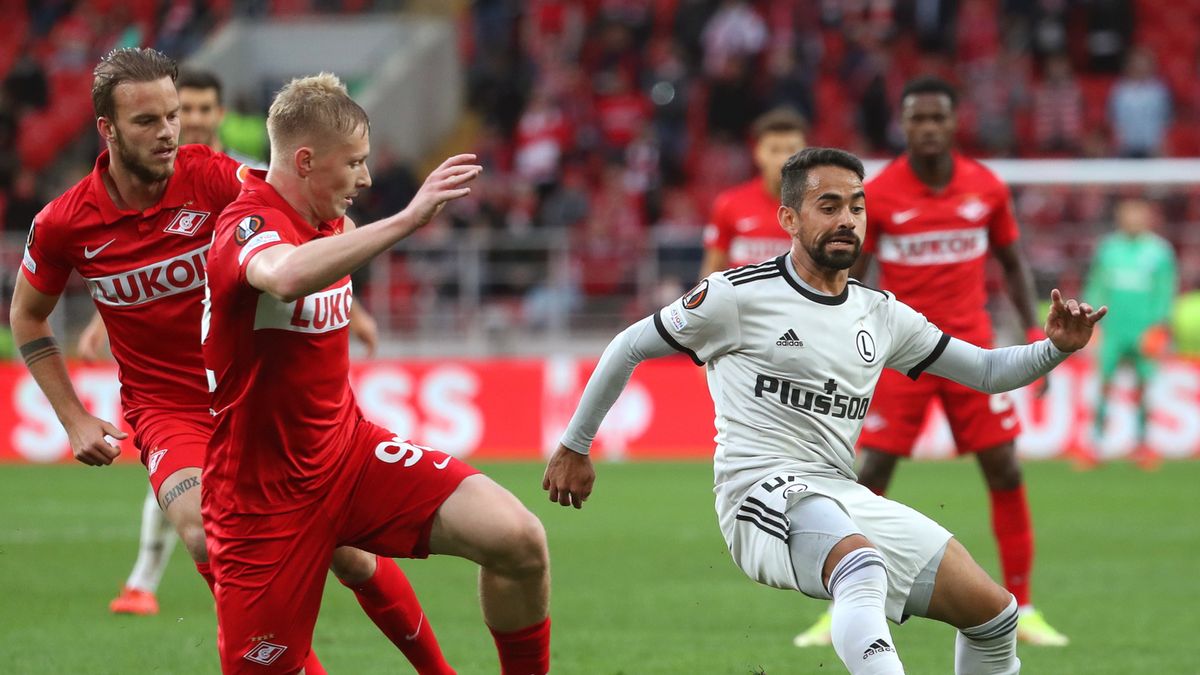 PAP/EPA / MAXIM SHIPENKOV / Na zdjęciu od lewej: Nikolai Rasskazov i Luquinhas