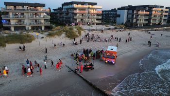 Akcja ratunkowa w Dziwnowie. 7 osób topiło się w Bałtyku