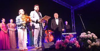 Arie na plaży w Pieczyskach. Ryszard Smęda żegna się z publicznością