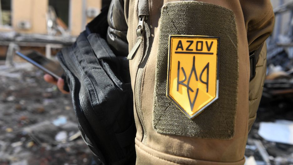Emblemat pułku "Azow" – jednego ze Specjalnych Pododdziałów Ochrony Porządku Publicznego Ukrainy w Charkowie