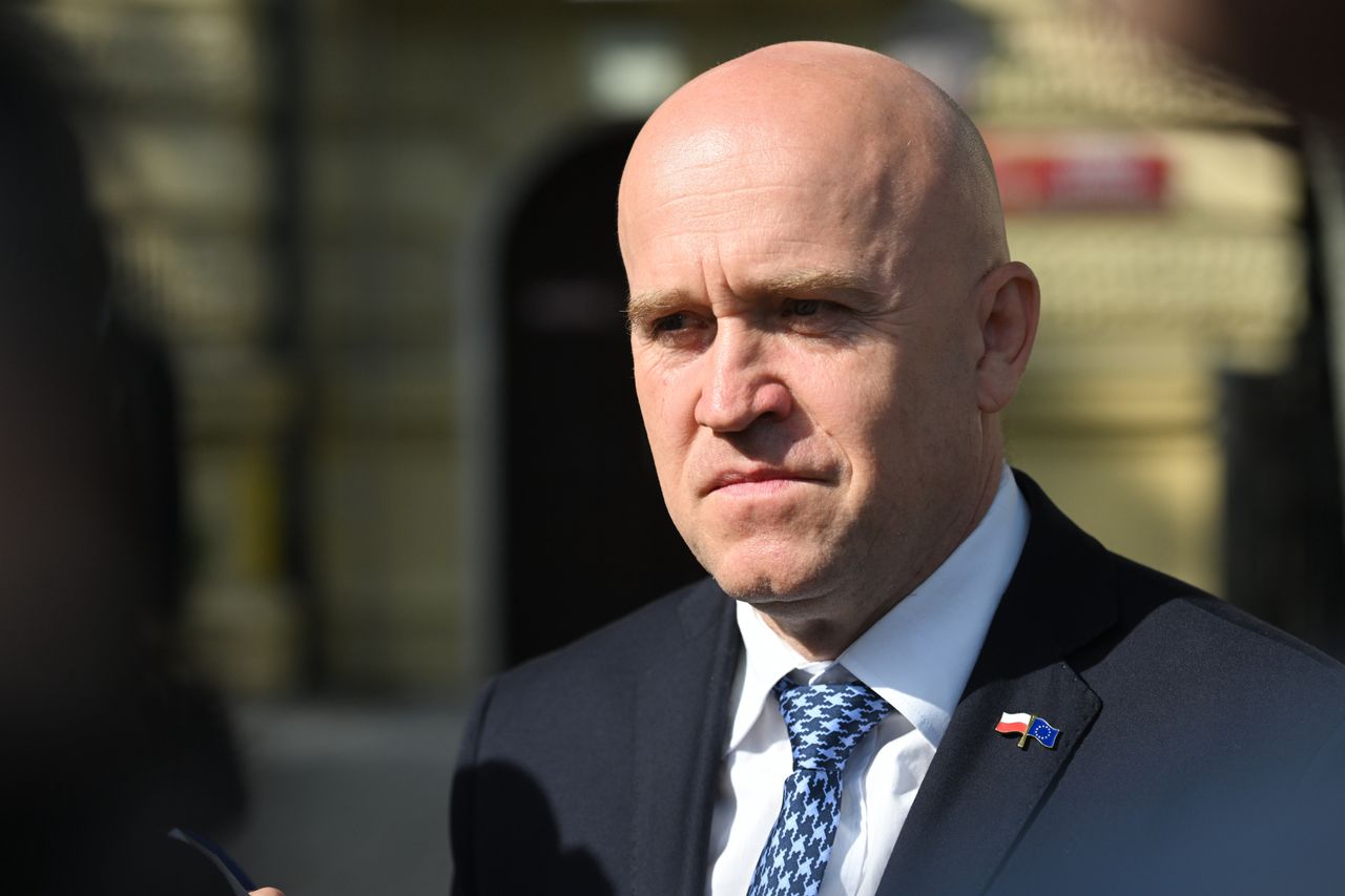 Wypadek wiceministra. Media: ma poważne obrażenia głowy