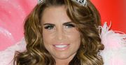 Katie Price i jej silikonowe piersi. Tak brytyjska gwiazda promuje swoją... książkę!