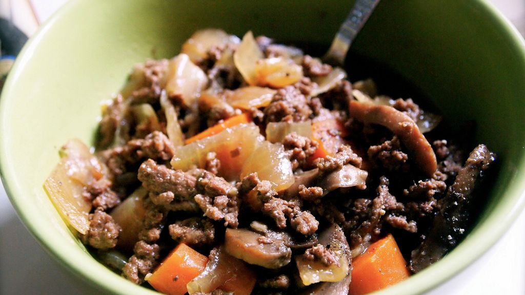 Duszona wołowina zrazowa górna (samo mięso, III klasa mięsa)