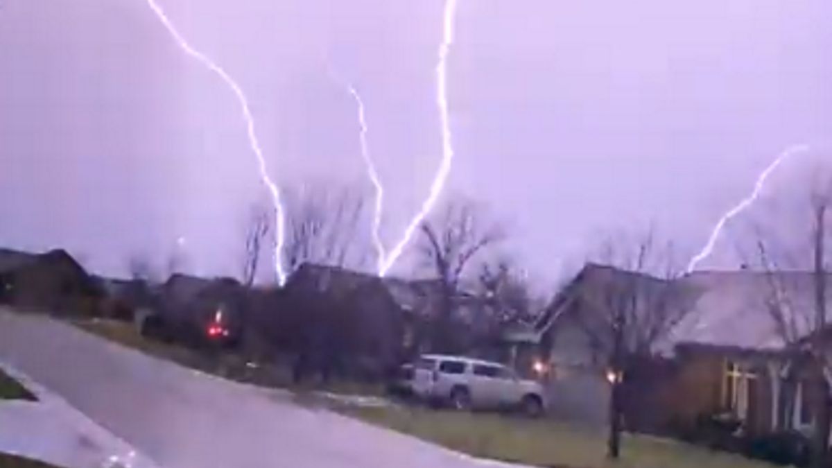 Ilość piorunów na niebie robi wrażenie